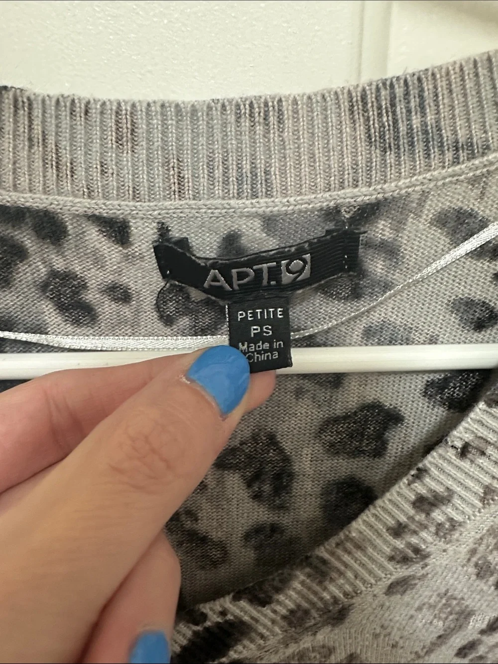 0249 Apt. 9 Gray and Black Leopard-Print V-Neck Sweater size small petite‎